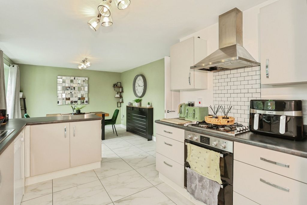 Property photo 2 of 17 Photo