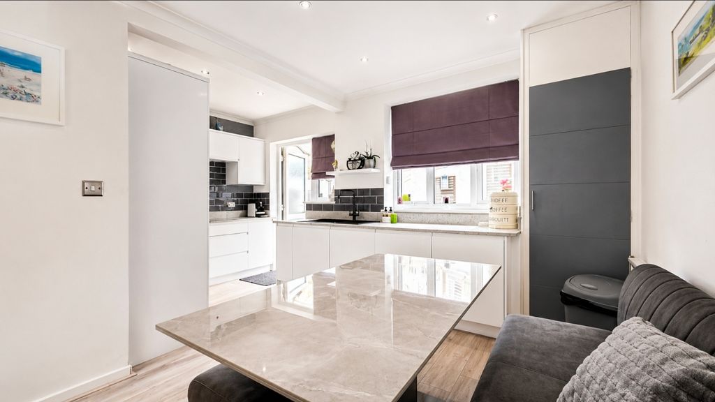 Property photo 3 of 10 Open Plan