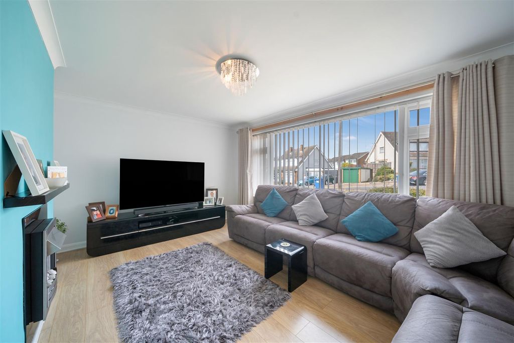 Property photo 2 of 12 16 Dawnbrook Close-32.Jpg