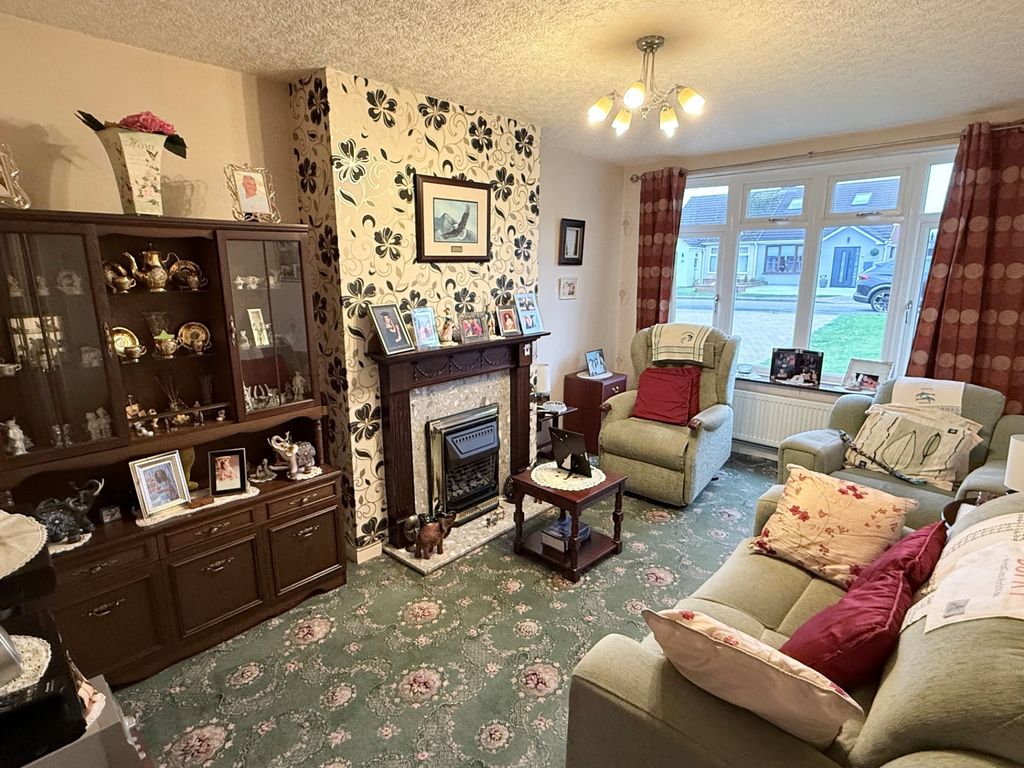 Property photo 3 of 9 Lounge