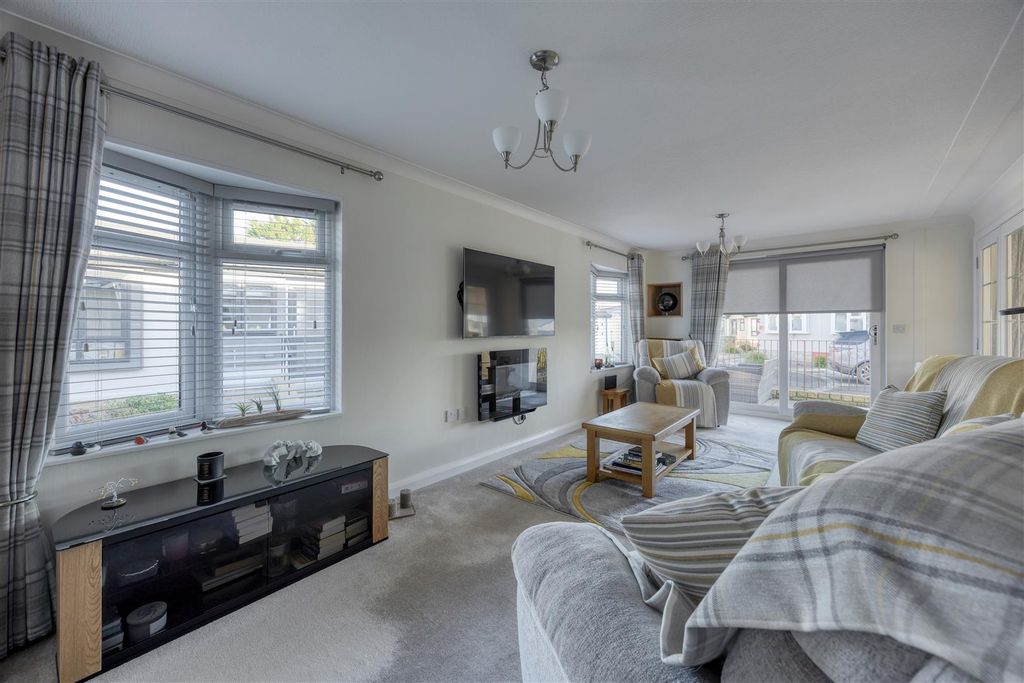 Property photo 2 of 19 8_Maple_Crescent_Red_Deer_Village_008.Jpeg