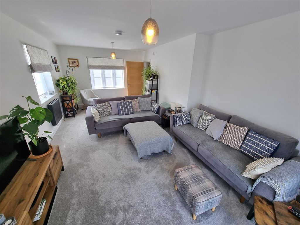 Property photo 2 of 25 Sitting Room.Jpg