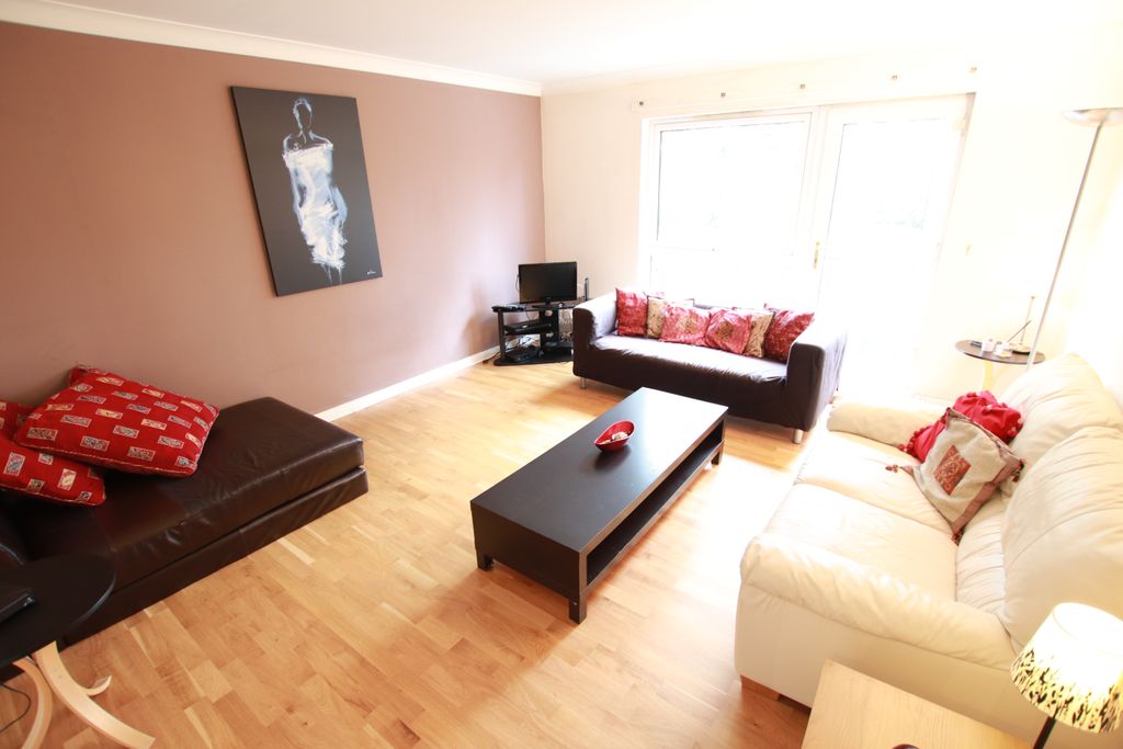 Property photo 2 of 6 Lounge