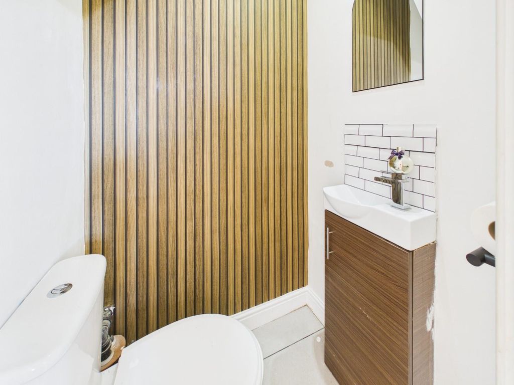 Property photo 3 of 21 Cam04899G0-Pr0302-Still010.Jpg