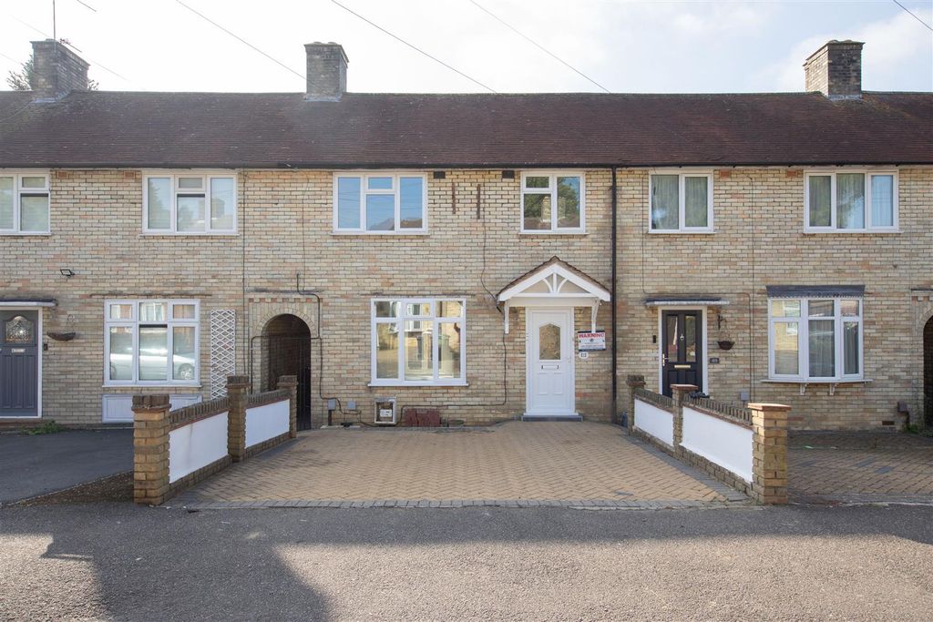 Property photo 1 of 34 Connington Gardens, E4