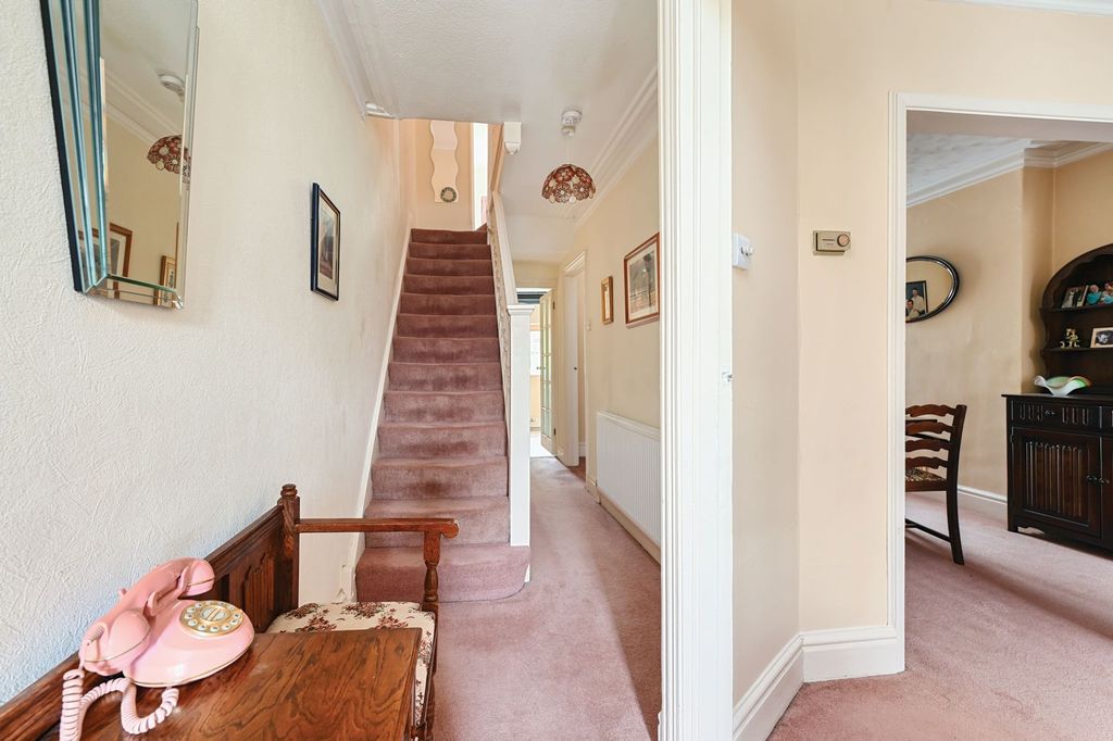 Property photo 2 of 10 Entrance Hall