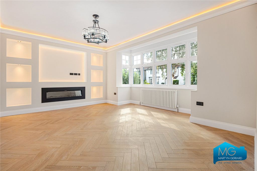 Property photo 3 of 40 Picture No. 23