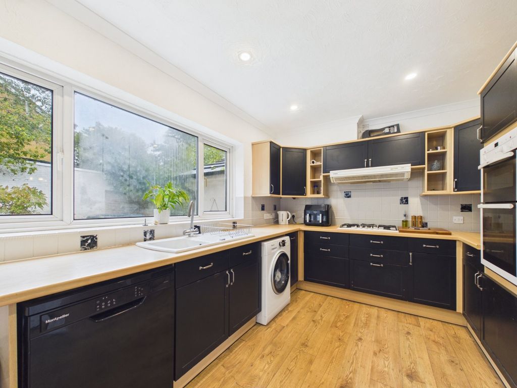 Property photo 2 of 16 Kitchen