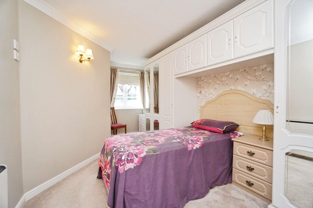 Property photo 3 of 17 Bedroom