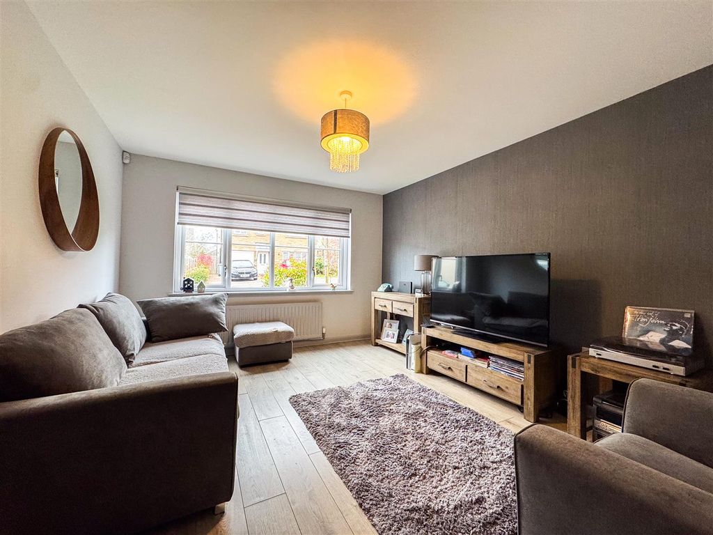 Property photo 2 of 27 Lounge