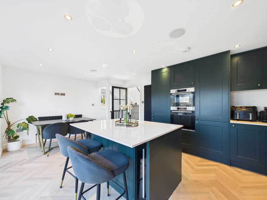 Property photo 3 of 30 Dining Kitchen