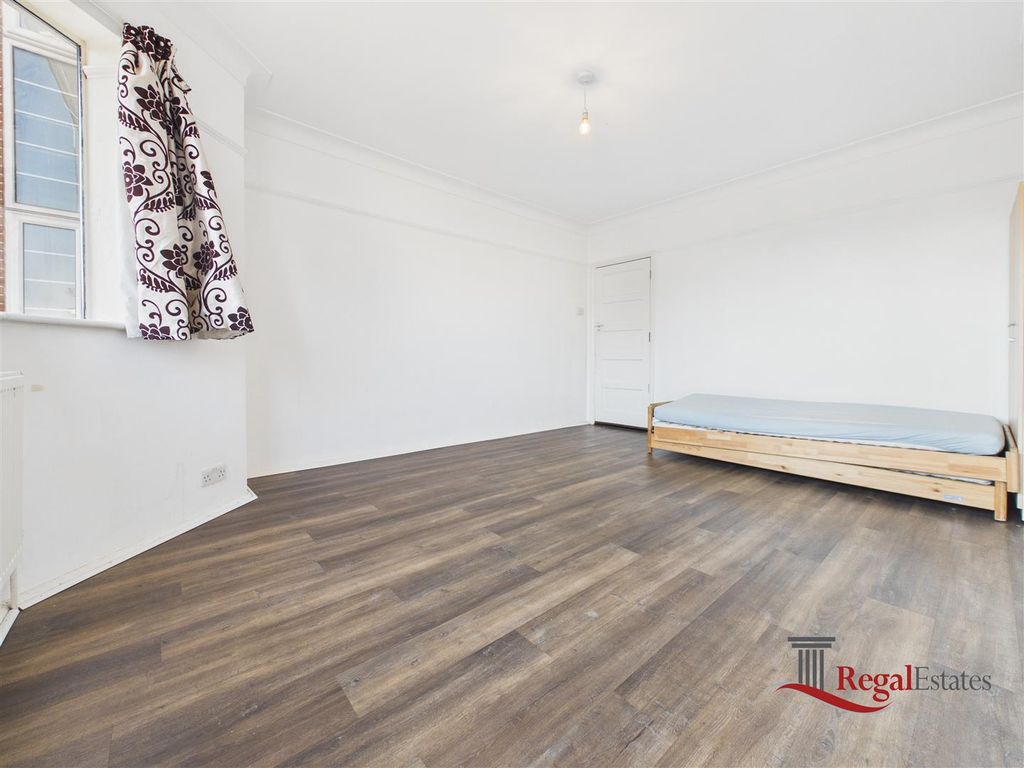 Property photo 3 of 10 Cam02489G0-Pr0265-Still008.Jpg