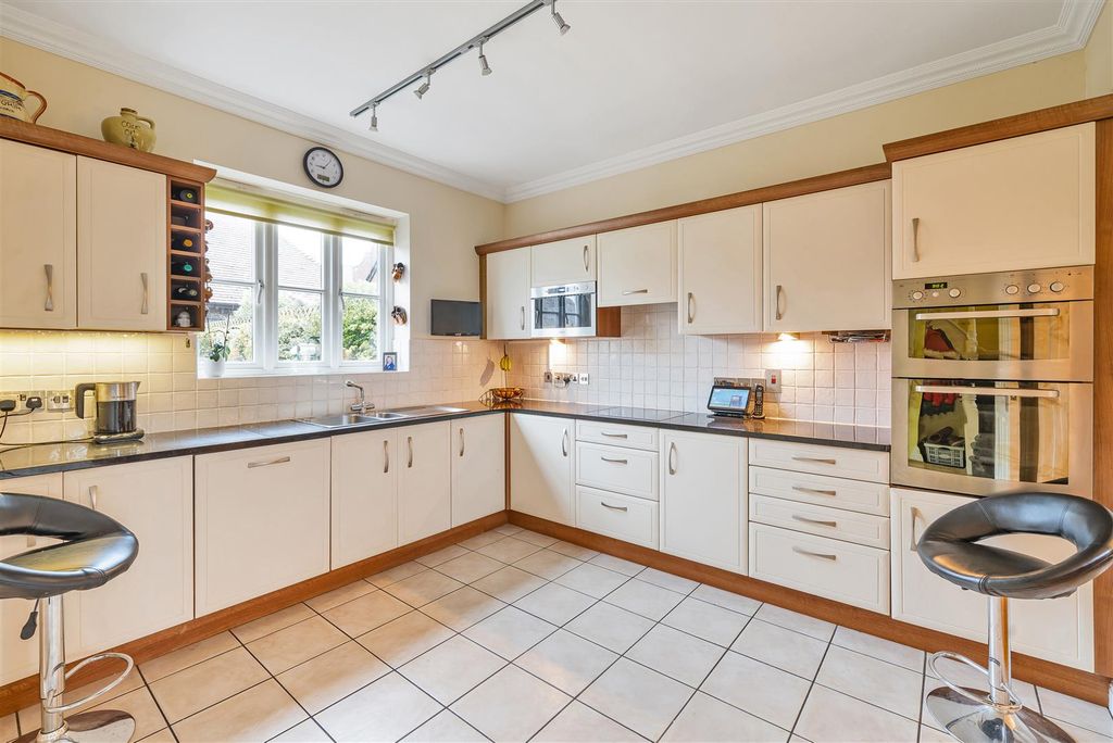 Property photo 3 of 22 Kitchen