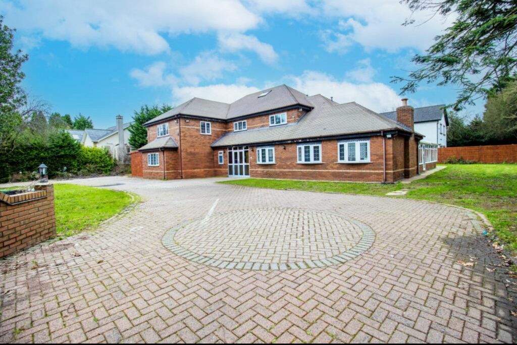 Property photo 1 of 2