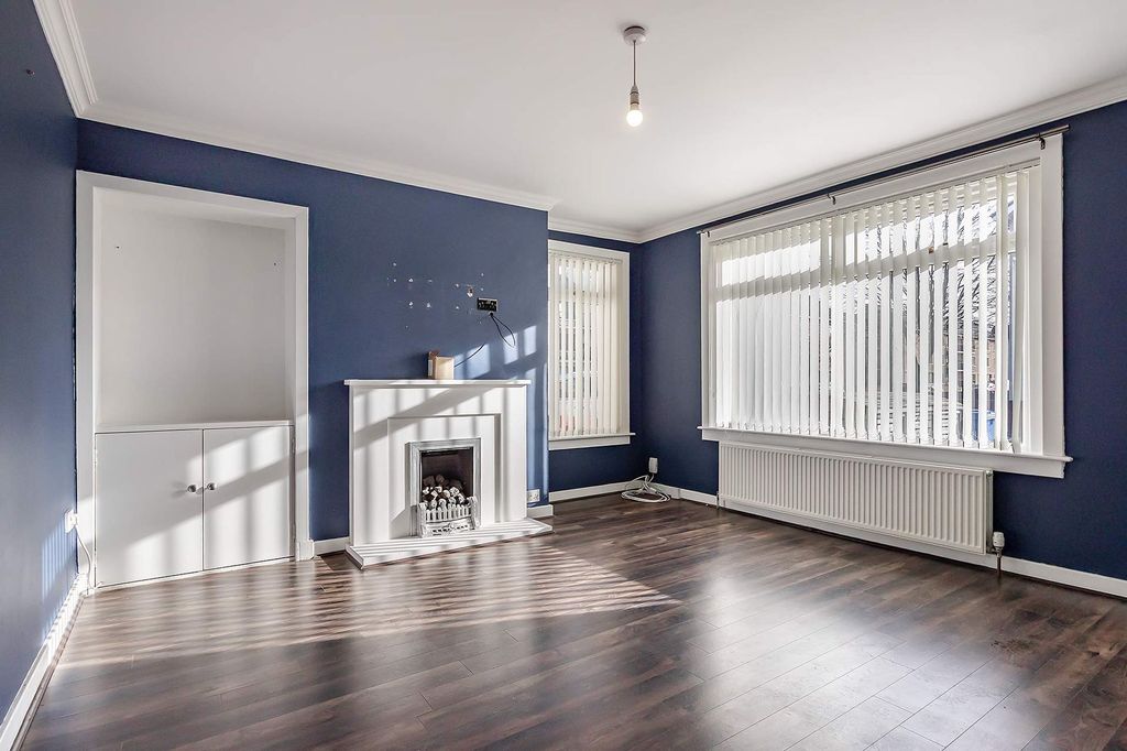 Property photo 3 of 16 Living Room