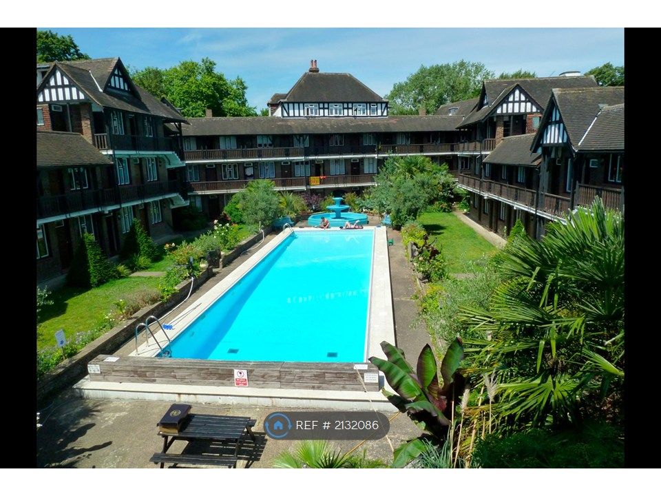 Property photo 2 of 9 Swimming Pool & Gardens
