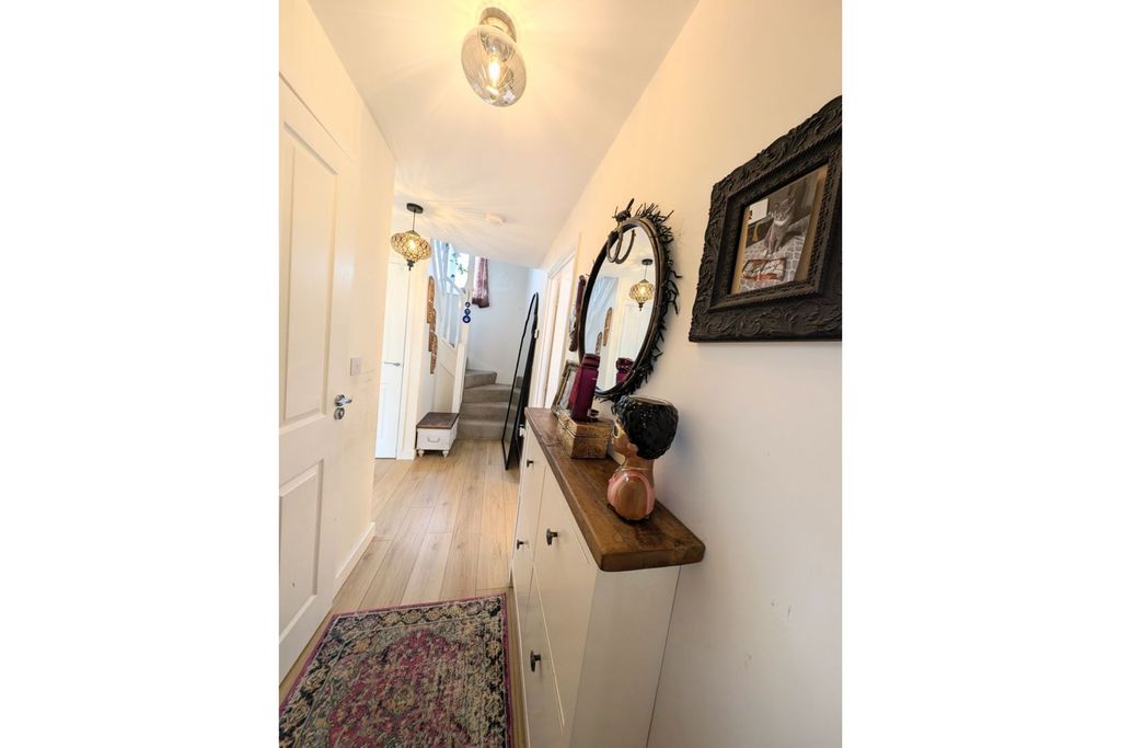 Property photo 2 of 36 Entrance Hall