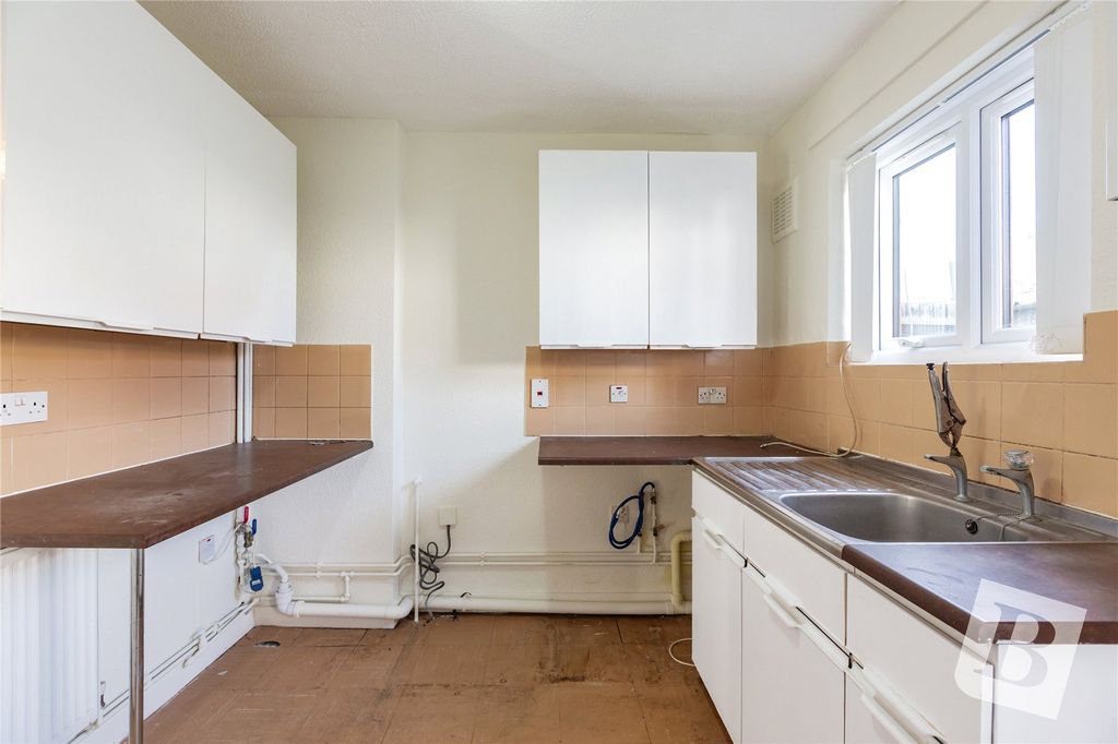 Property photo 3 of 12 Kitchen
