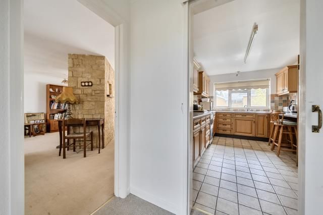 Property photo 3 of 21 Entrance Hall