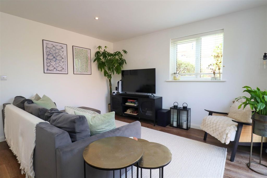 Property photo 3 of 19 Living Room