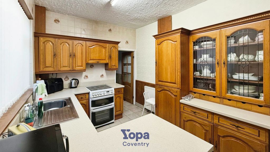 Property photo 3 of 21 Kitchen