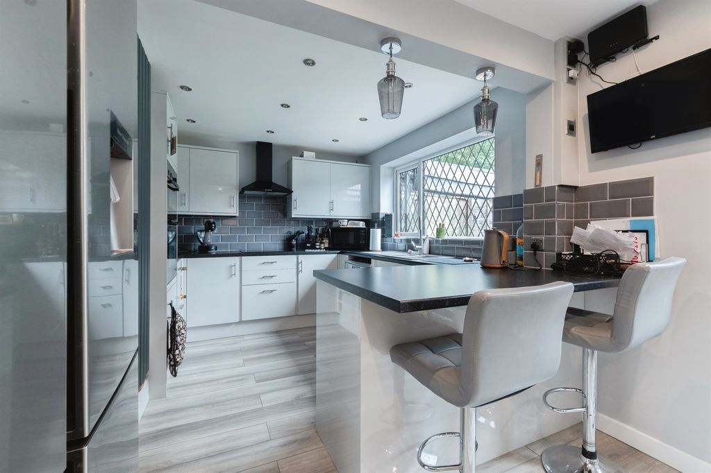 Property photo 3 of 24