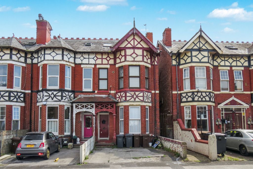 Property photo 1 of 11 Flat 2, 67 King Street, Southport, Merseyside, Pr8 1LG