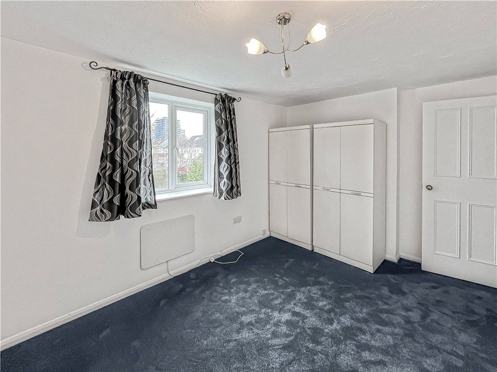 Property photo 3 of 6 Bedroom
