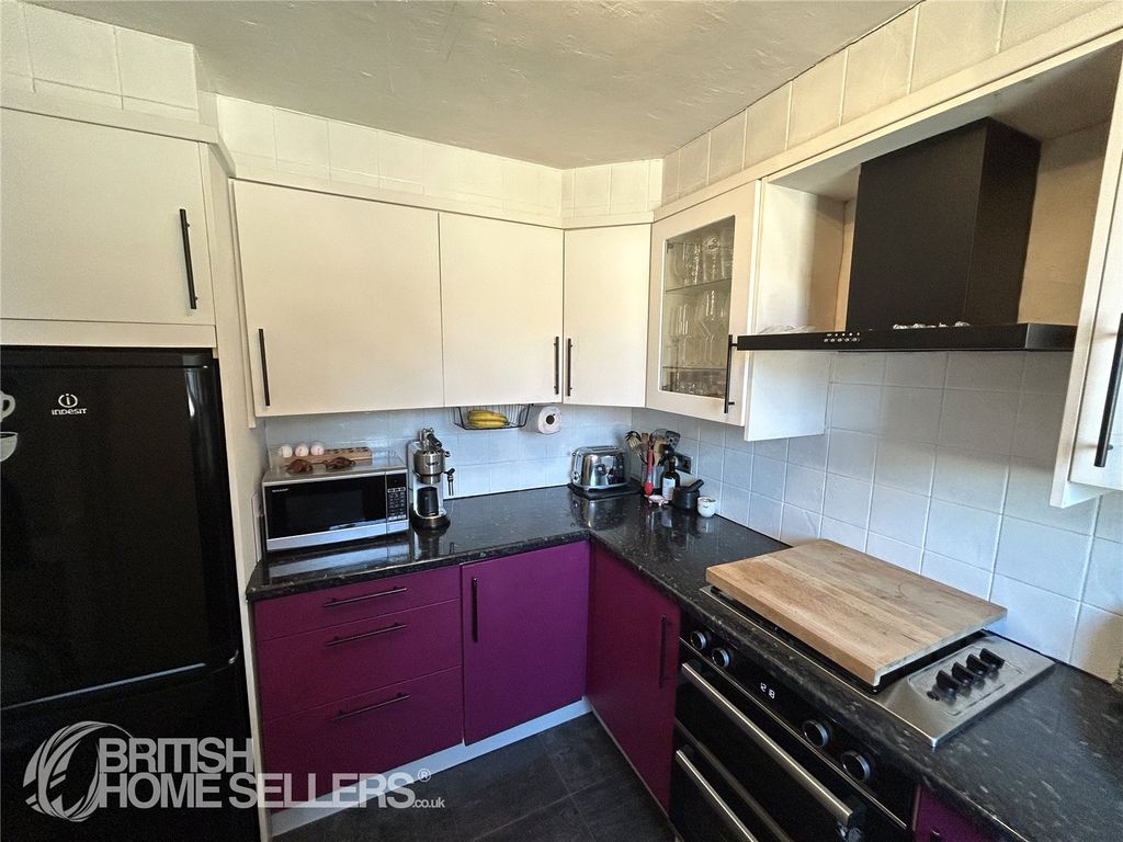 Property photo 2 of 21 Picture No. 13