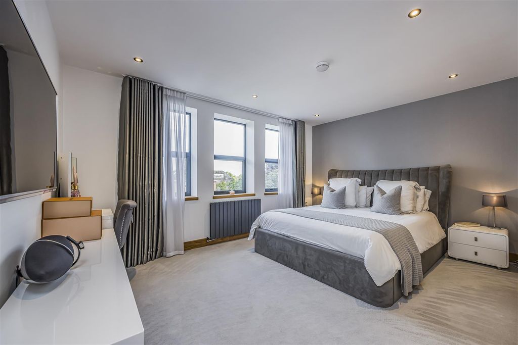 Additional image 4 of 4 bed town house for saleWykeham Place, Fareham PO16