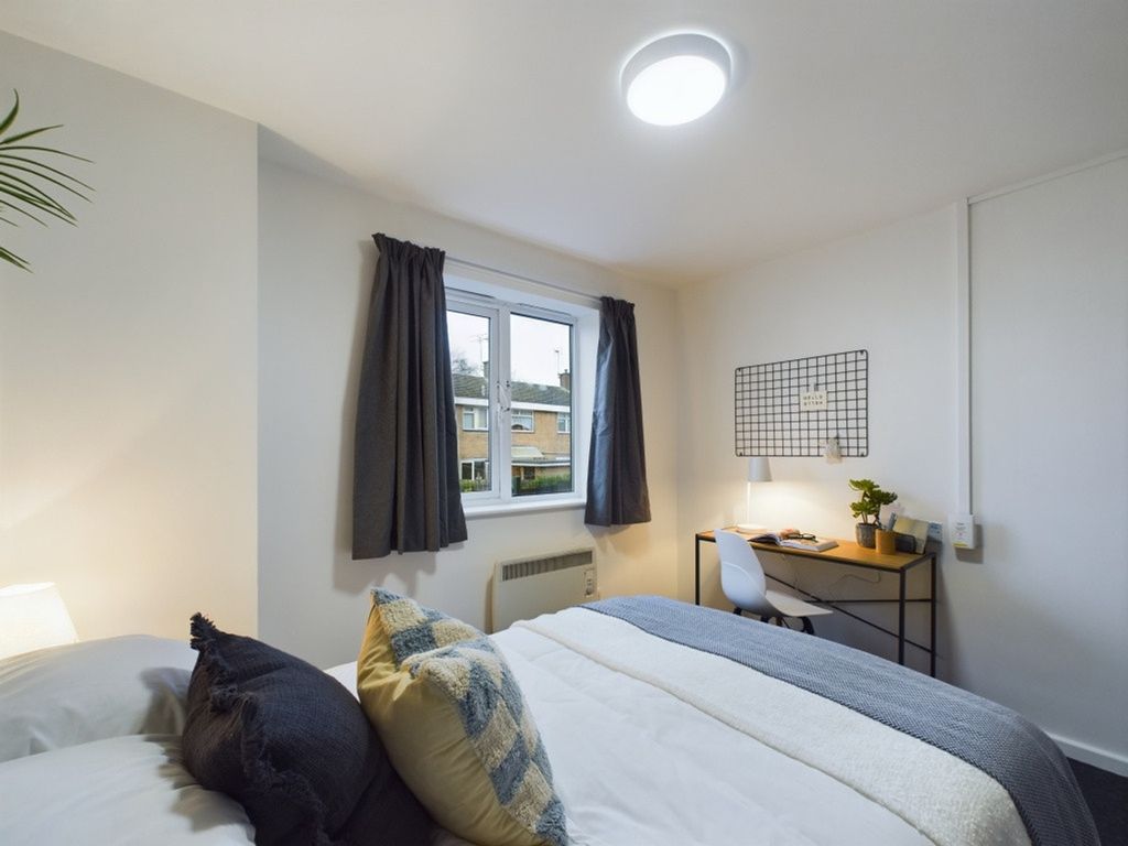 Property photo 1 of 19 A Spacious And Bright Large Double Bedroom With A ...