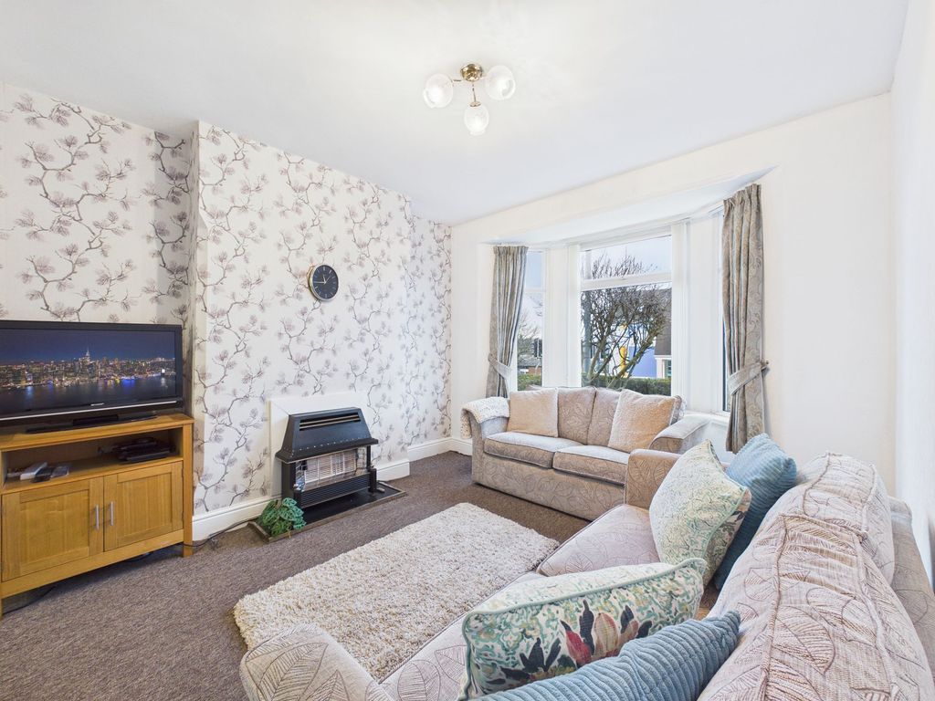 Property photo 2 of 13 Lounge