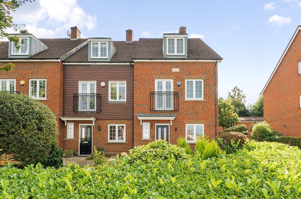 Property photo 1 of 12 Davidson Frost-Wellings, Dfw, Bournemead, Bushey,