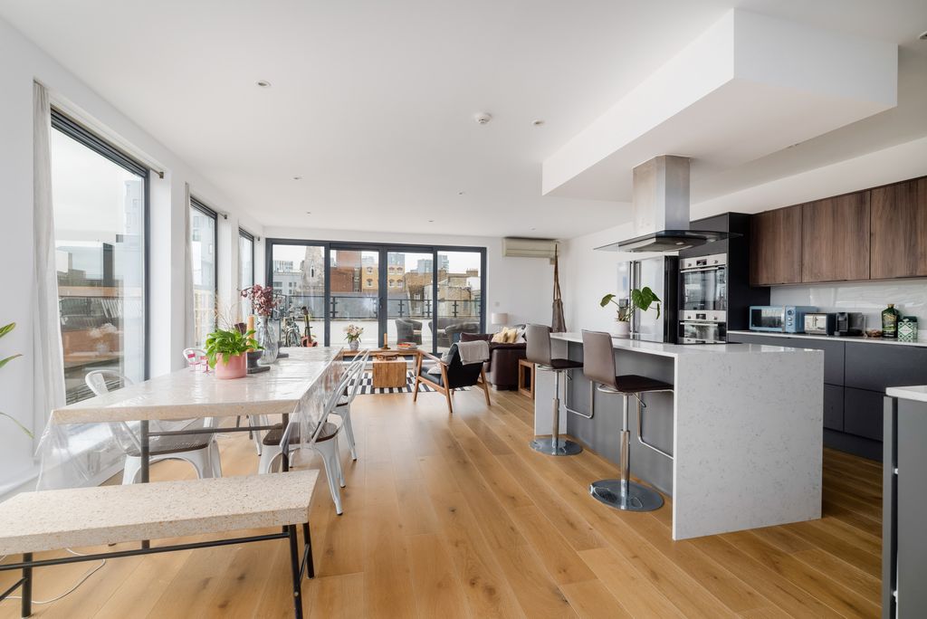 Property photo 1 of 21 F13_Dock_Street_002_Lowres.Jpg