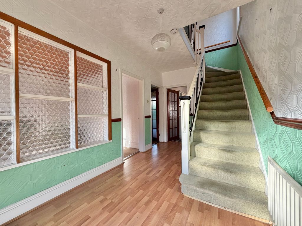 Property photo 3 of 12 Hall