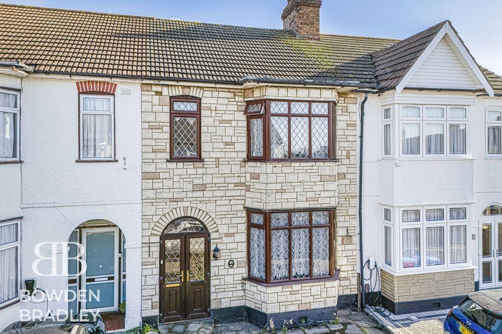 Property photo 1 of 32