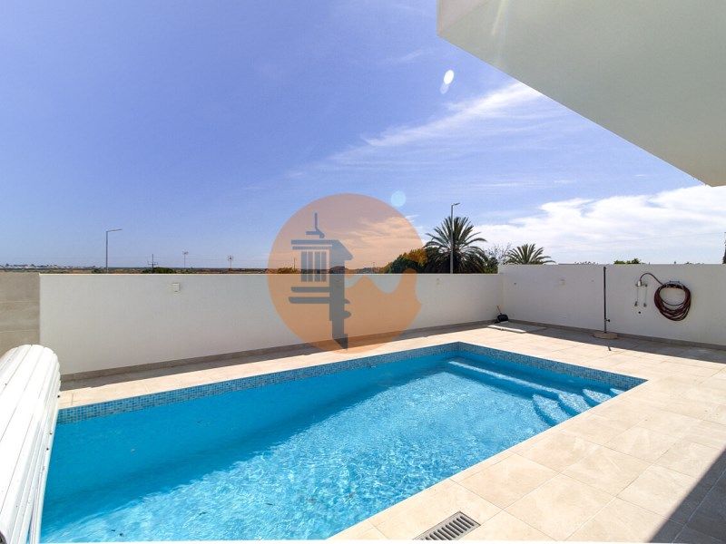 Property photo 2 of 64