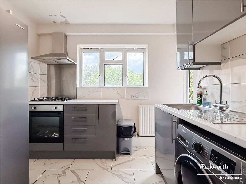 Property photo 1 of 8 Kitchen