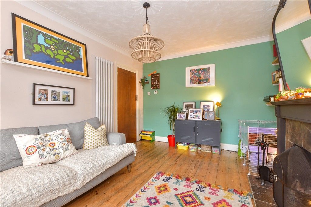 Property photo 3 of 15 Lounge