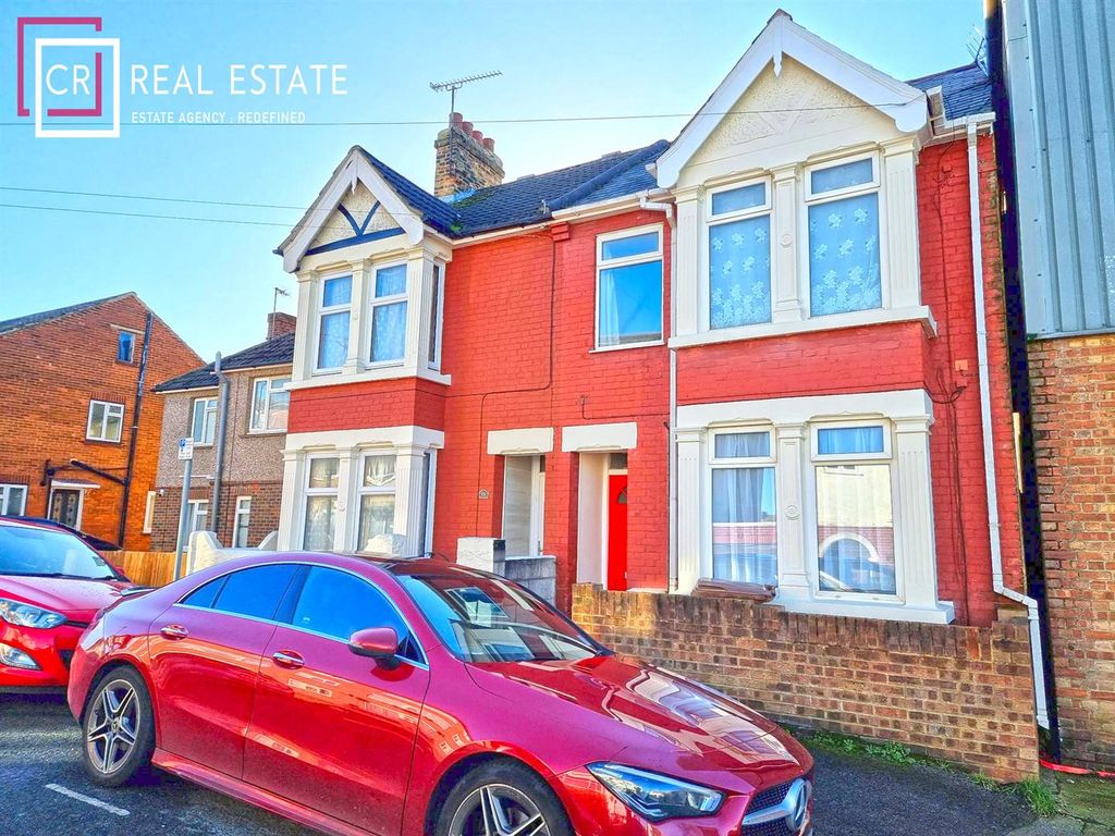 Property photo 3 of 8 External