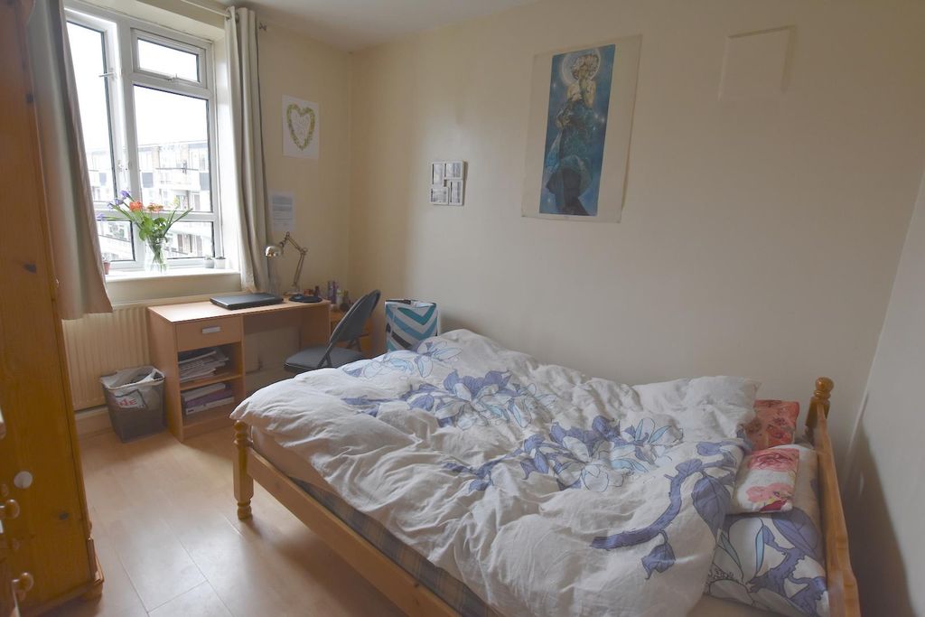 Property photo 2 of 5 Bed2.Jpg