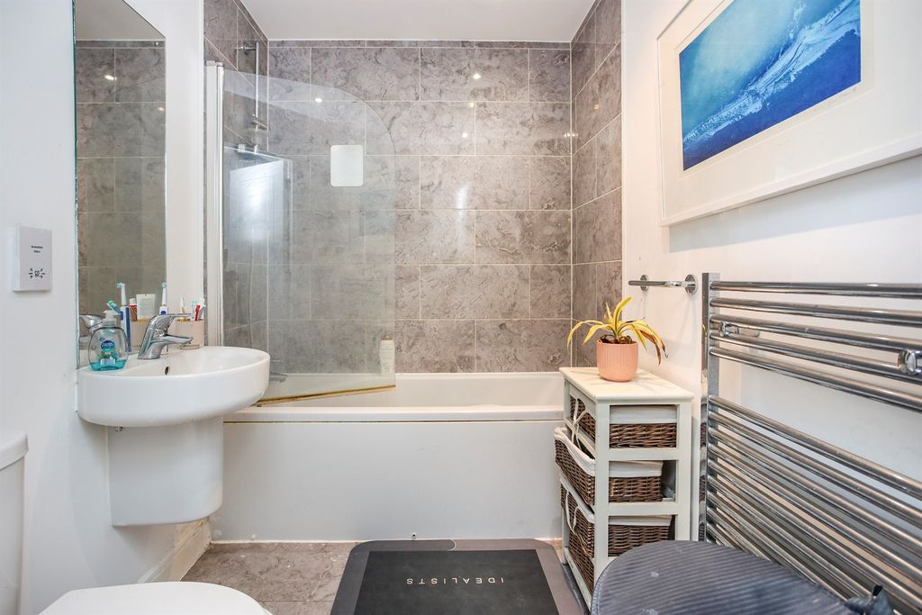 Property photo 3 of 20