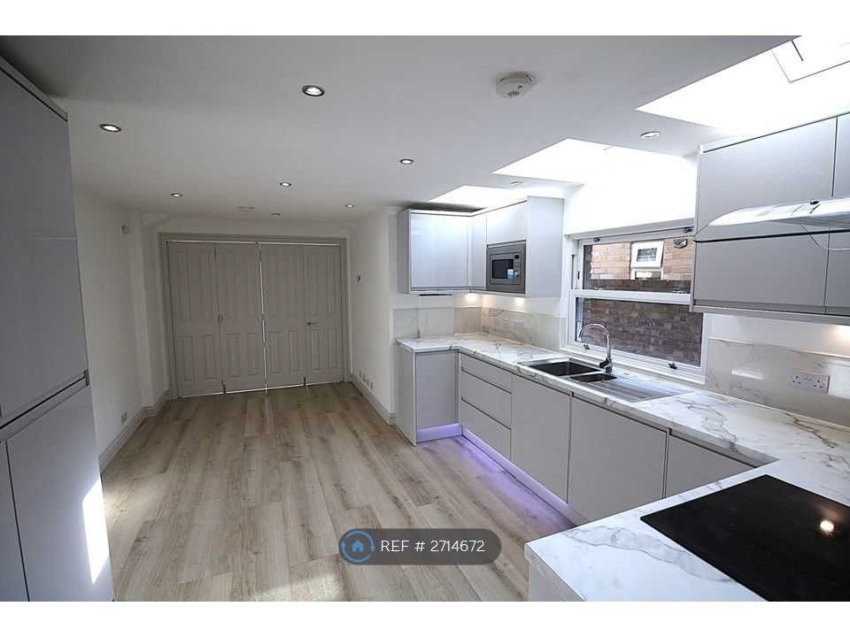 Property photo 2 of 14 Kitchen/Living