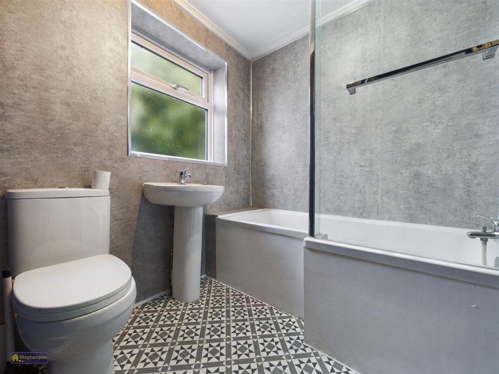 Property photo 2 of 10 Bathroom