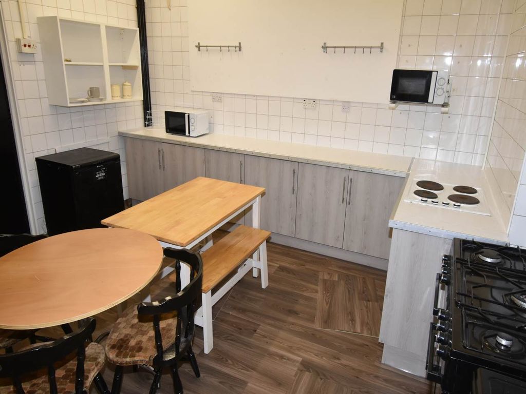 Property photo 2 of 20 Kitchen 1