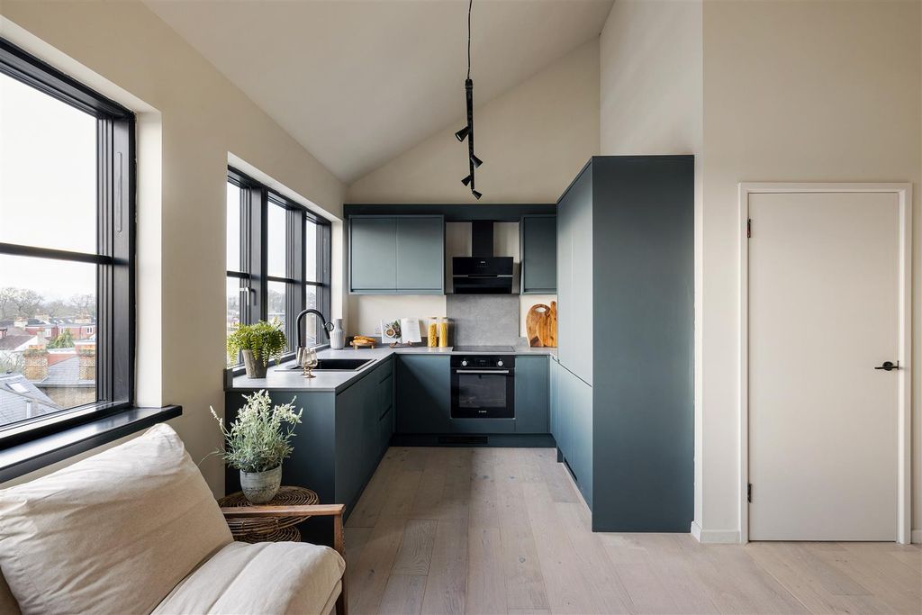 Property photo 3 of 26 Harley Court, E11