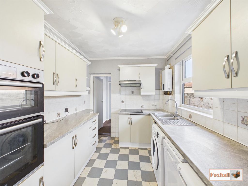 Property photo 3 of 17 Kitchen