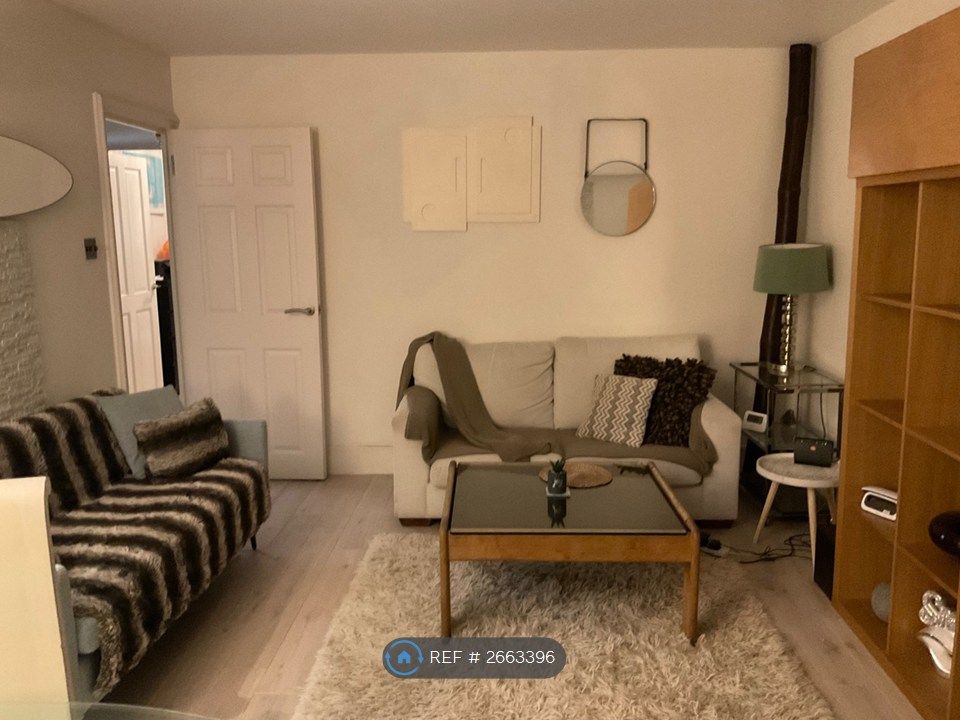 Property photo 1 of 31 Living Room