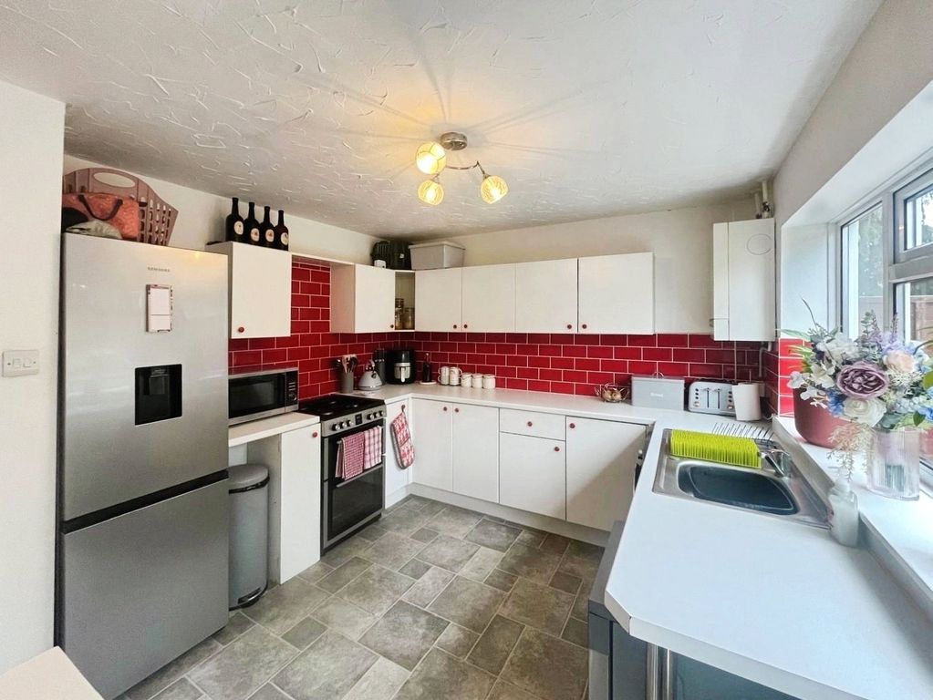 Property photo 3 of 17 Kitchen/Diner