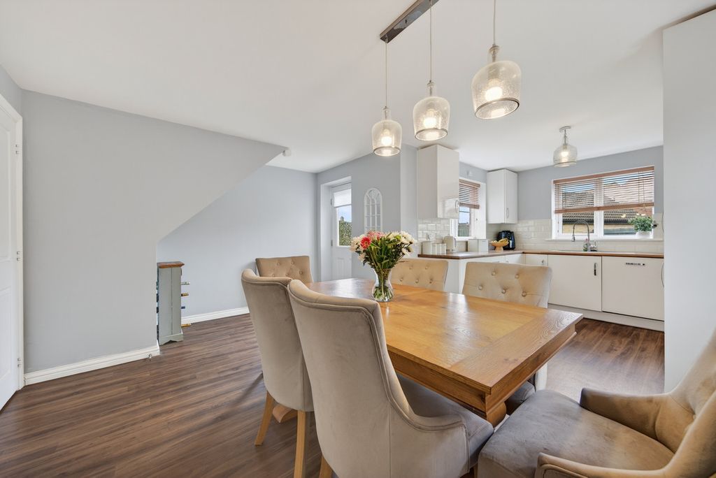 Property photo 1 of 32